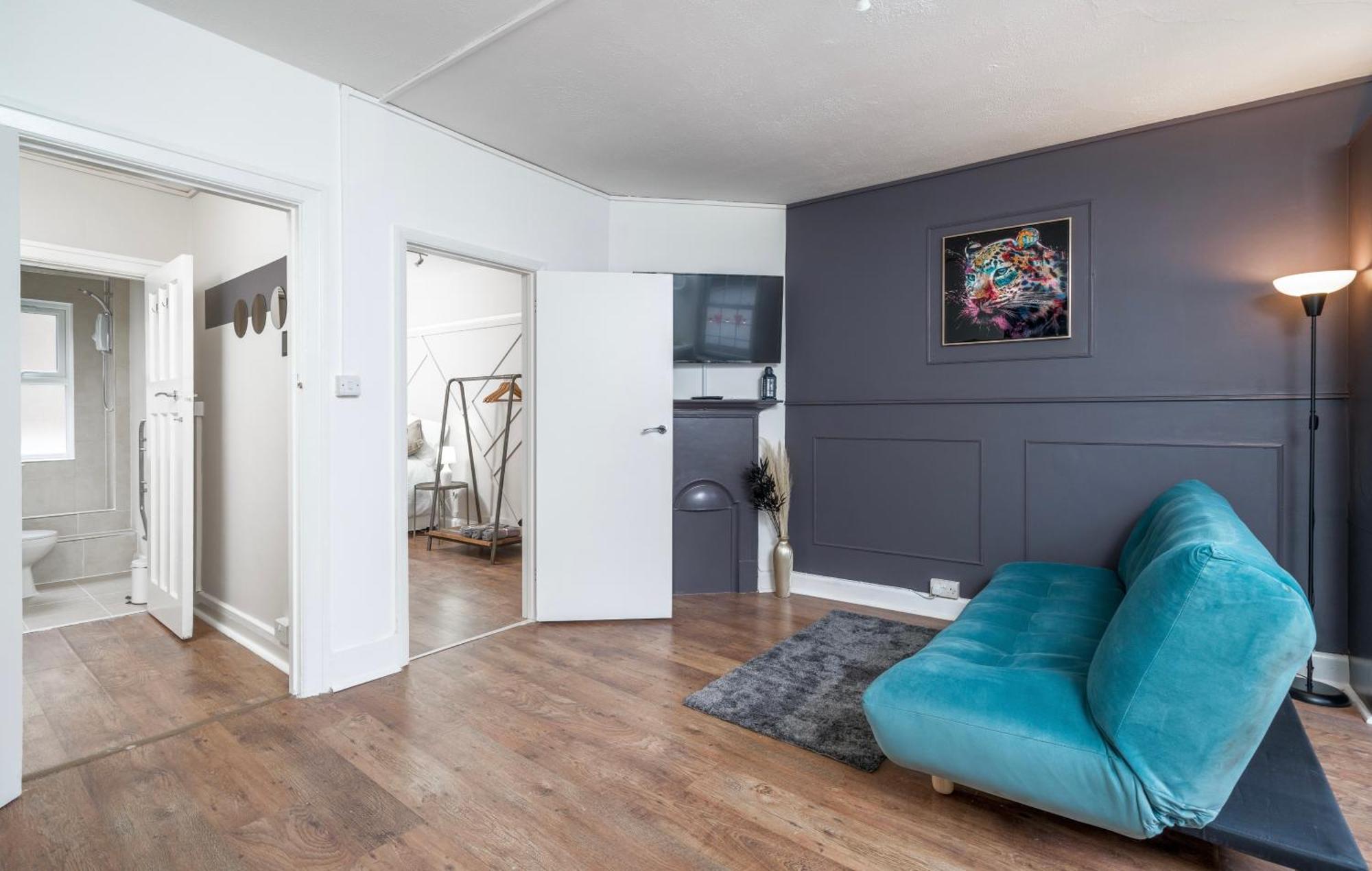Stylish Apartment In The Heart Of Kingston Town Centre Kingston upon Thames  Bagian luar foto